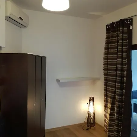 Yellow House * וארנה